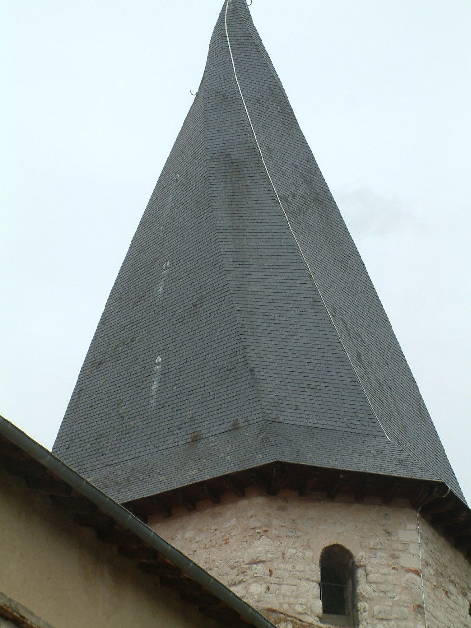Kirchturm in Serignac