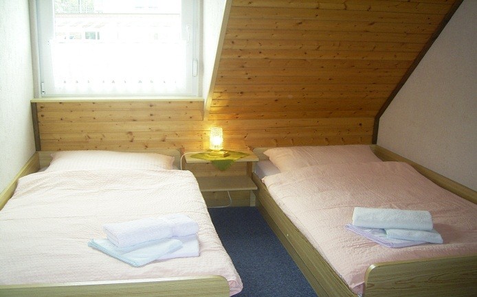 Schlafzimmer mit 2 Einzelbetten ( 90 x 190 )