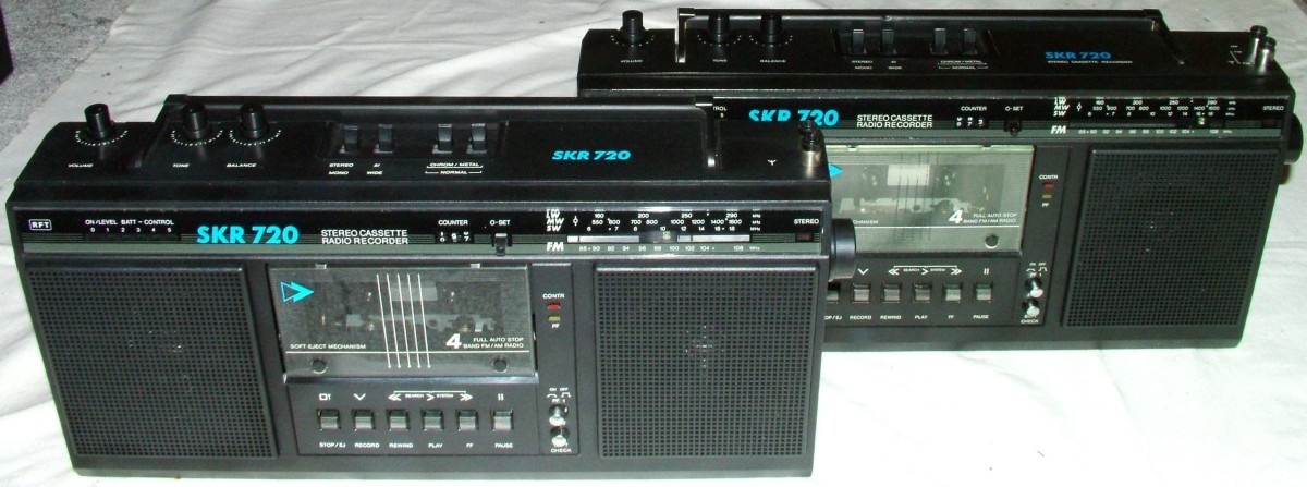 RFT SKR 700 DDR Radio davon Schraube fürs Gehäuse Orginal Ersatzeil. 