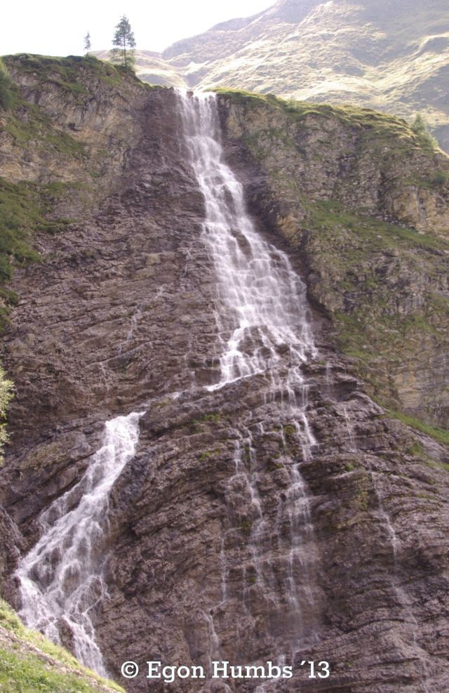 Wasserfall auf halber Höhe