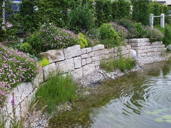 Natursteinmauer mit Teich 1