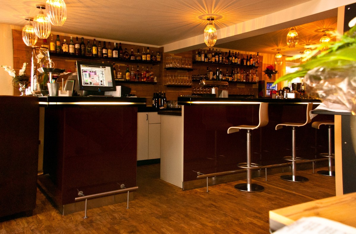 Theke Mattinis Cafe Bar 