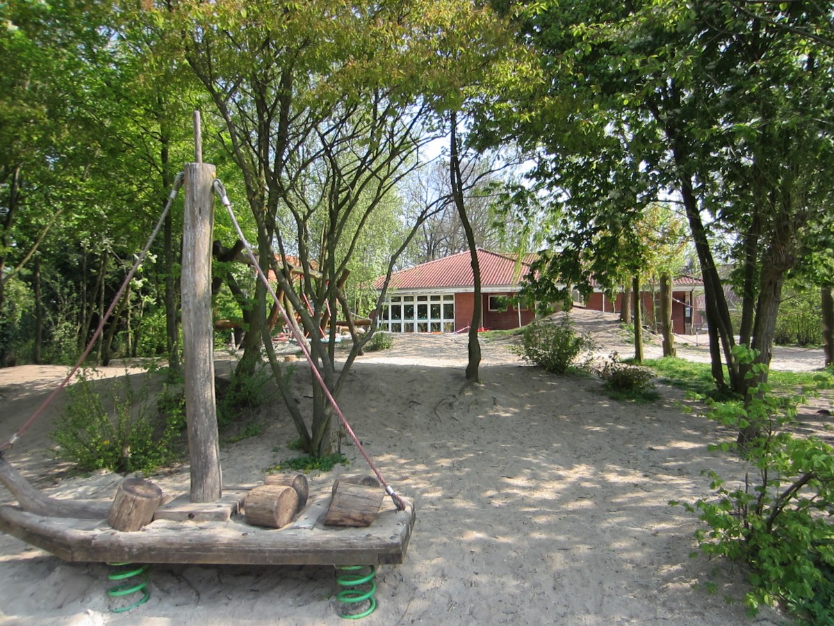 Kindergarten mit Spielplatz