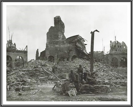Der neue Wasserturm, von den Deutschen gesprengt 