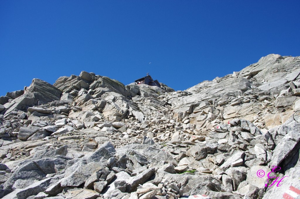 Vor der Rojacher Hütte (2719 m)