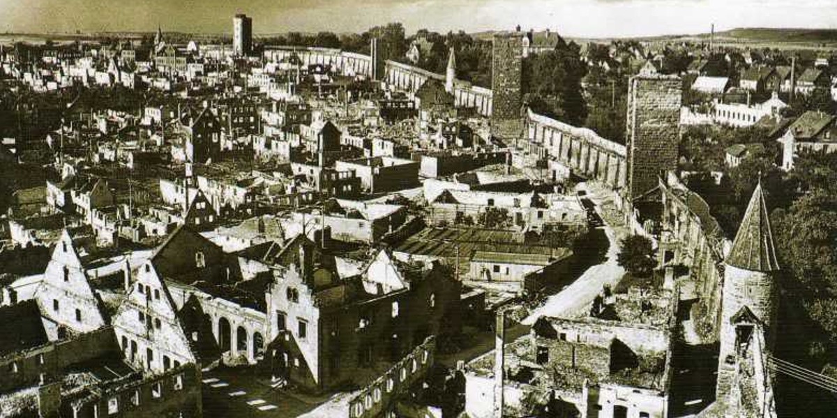 Rothenburg ob der Tauber Zerstörter-Stadtteil_1945
