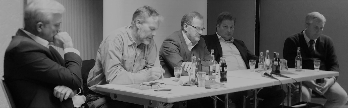 Nachdenklich in Oedt: Norwich Rüße, Bernd Schmitz, Paul-Christian Küskens, Konrad Steger, Dr. Bernd Lüttgens