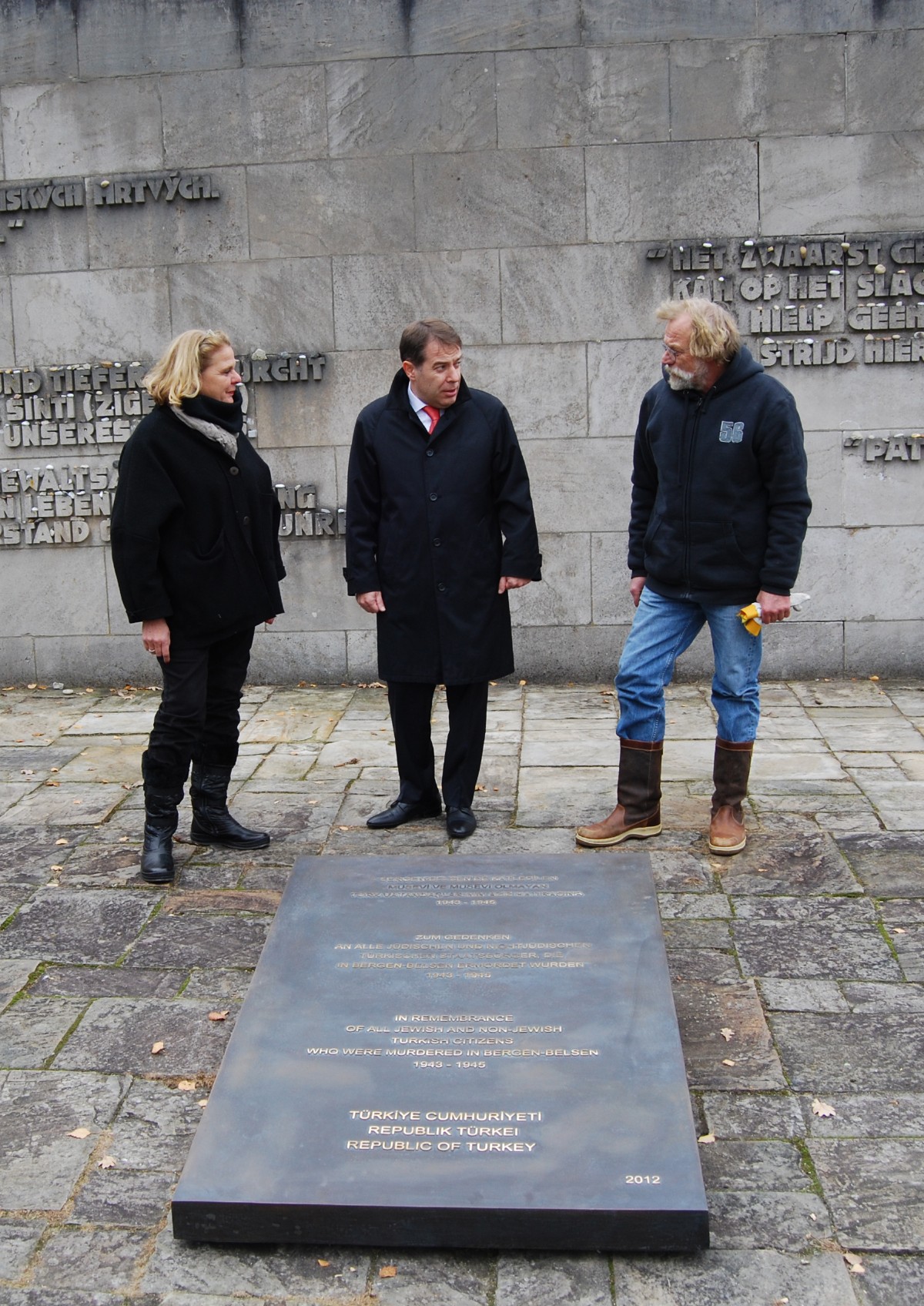 Gedenktafel in Bergen Belsen