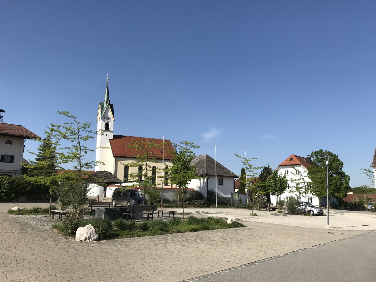 tettenhausen kirchplatz dorfplatz brunnen kirche 