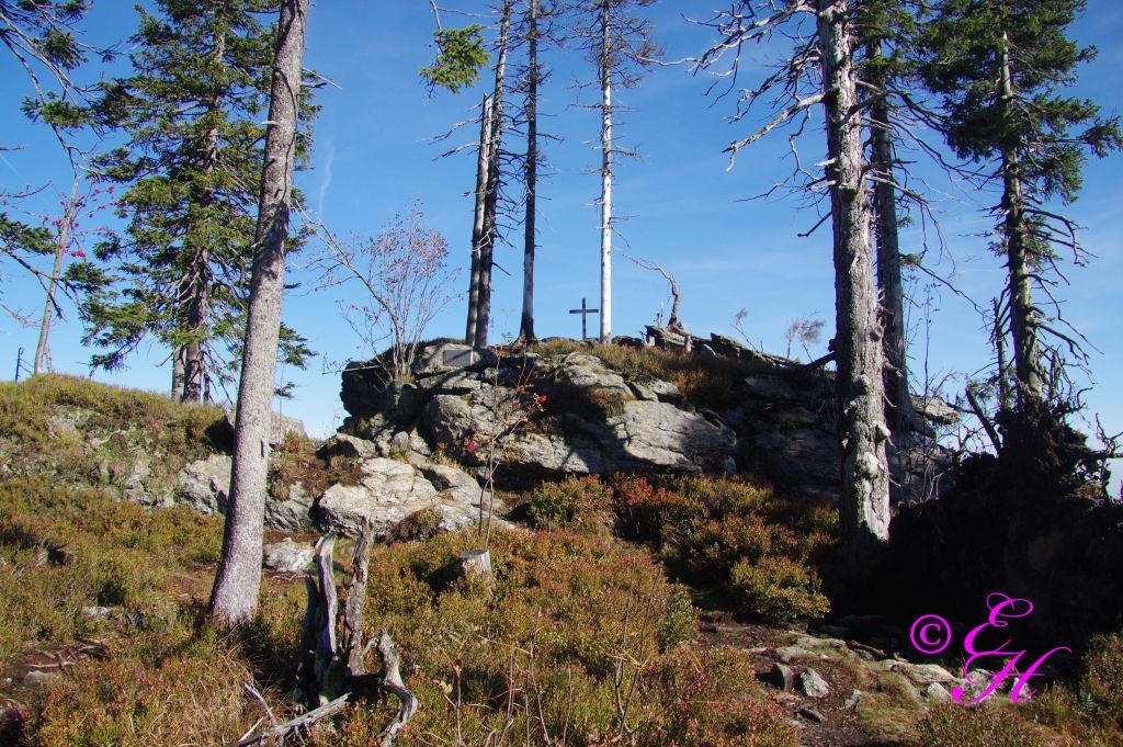 Svaroh mit Gipfelkreuz (1333 m)