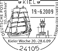 Segelschulschiff Gorch Fock und Leuchtturm Kiel