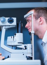 Augenuntersuchung, Augenbehandlung, Arbeitsunfall, grauen Star, Laserbehandlung, Augenarzt 71665 Vaihingen und 75417 Mühlacker, focus Augentherapie