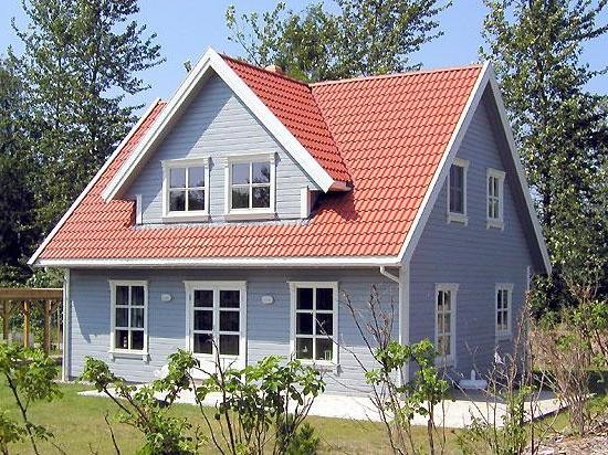 Schwedenhaus-Holzhaus-Farbe-streichen-04