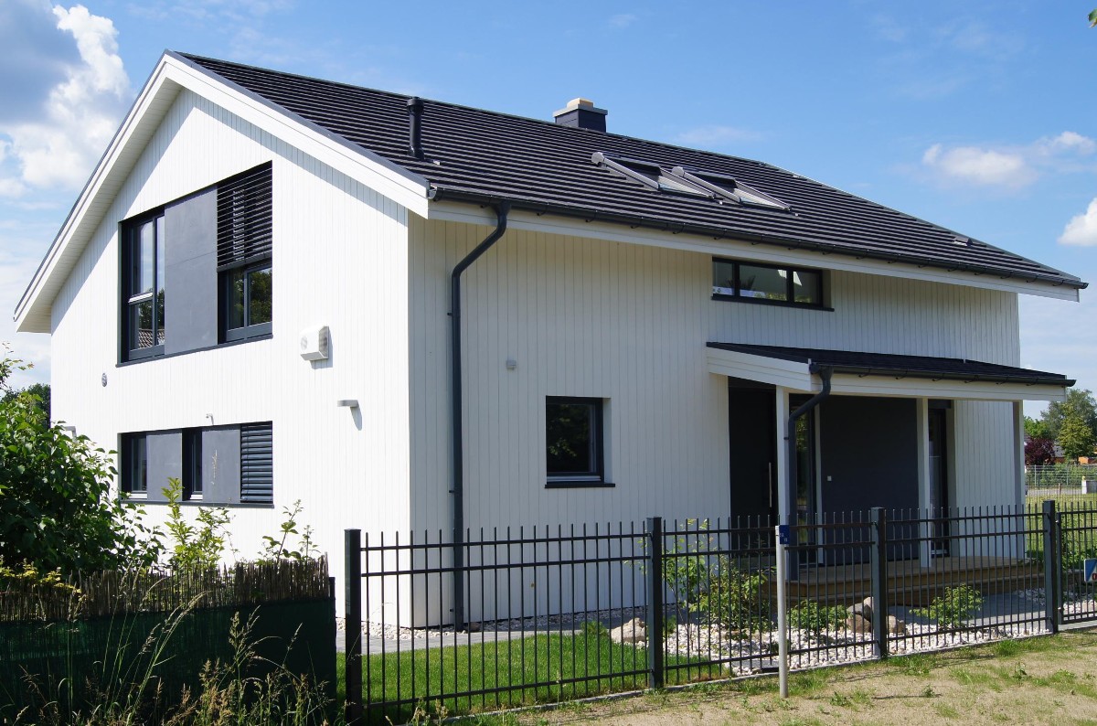 ein gut versichertes norwegisches Holzhaus