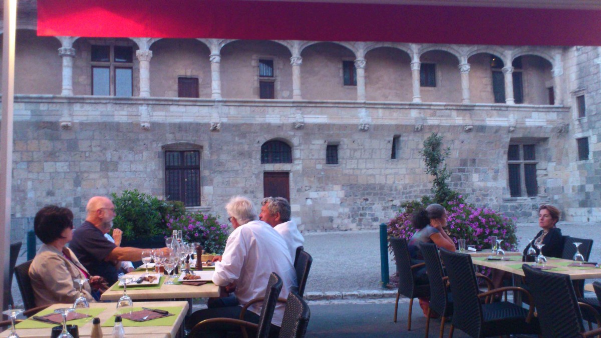Restaurant gegenüber Schloss