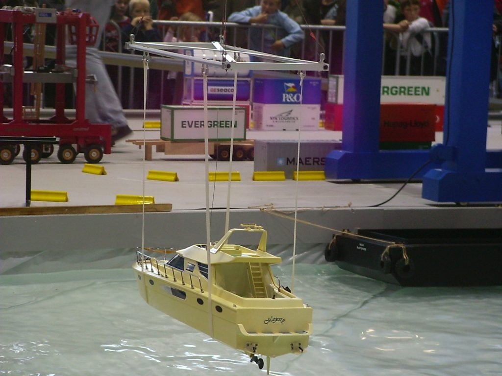 Schiffsverladung auf der Modellbauwelt 2007 in Ham