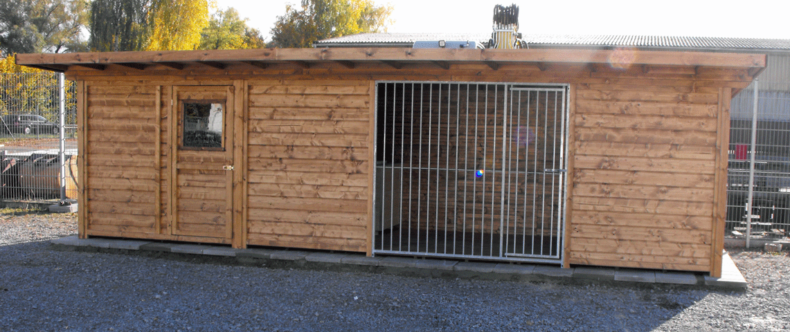 Hundezwinger mit Schutzhaus, Holzzwinger