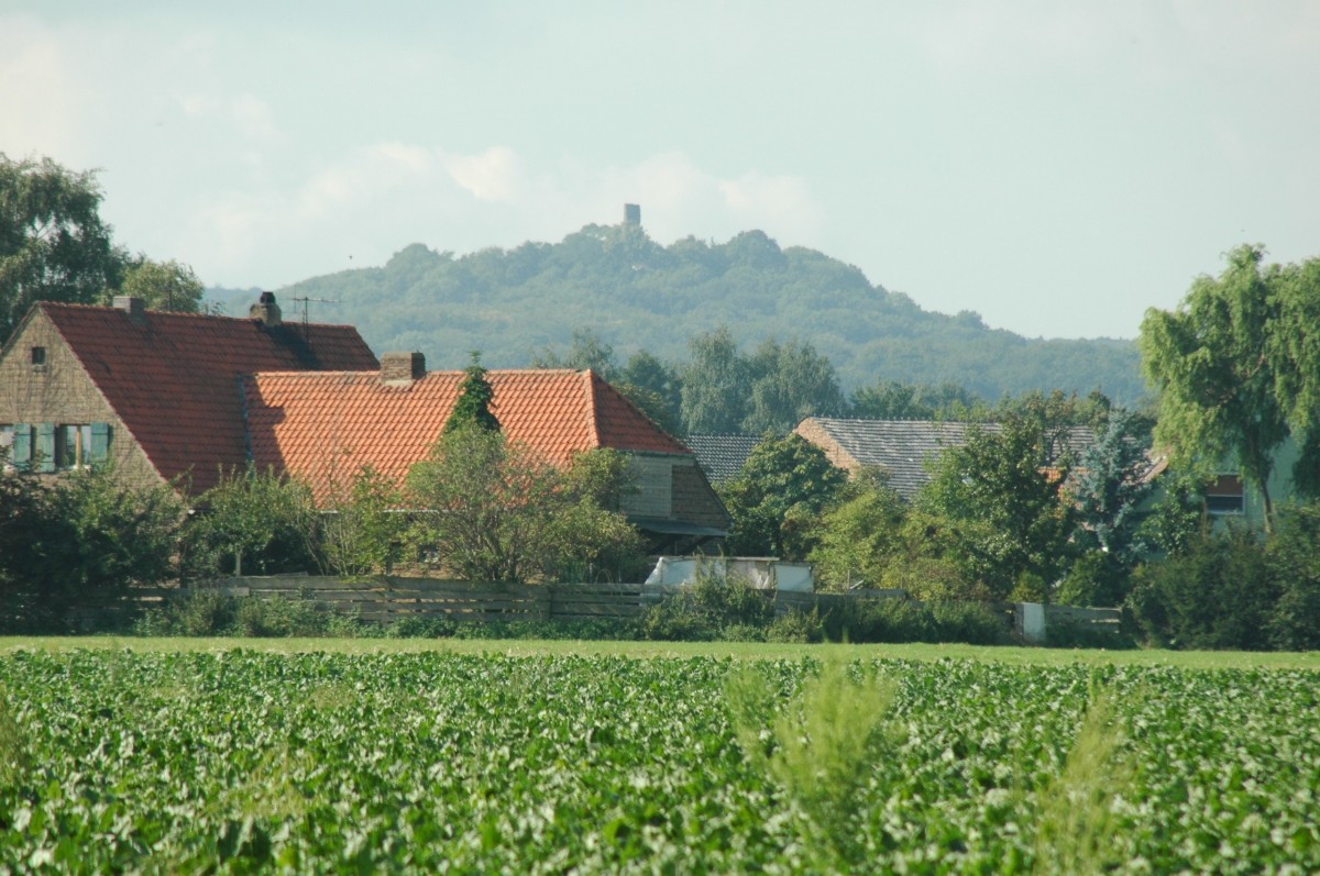 Klein Altendorf mit Blick auf die Tomburg