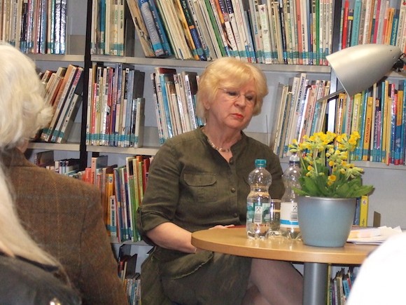 Hannelore Furch liest in der Stadtbücherei Rösrath