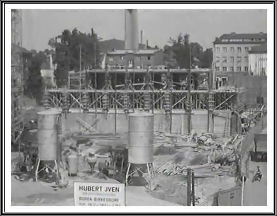 Der Bau im Juni 1956