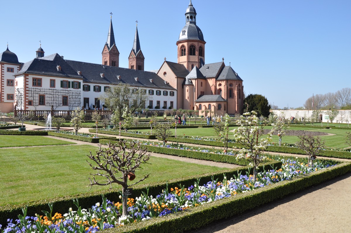 Kloster mit Garten