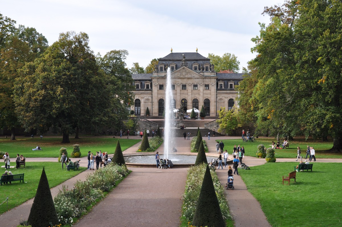 Schlossgarten mit Orangerie