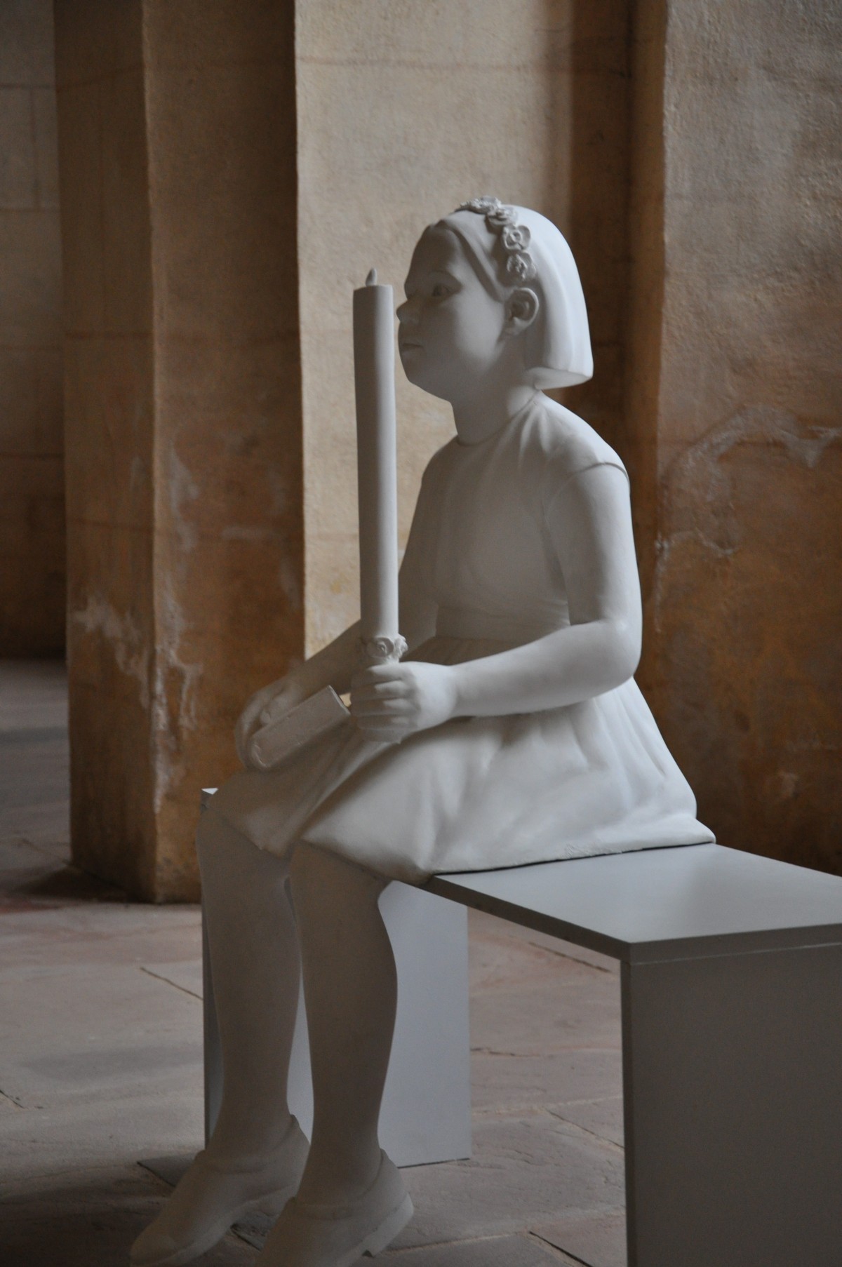 Skulptur: "Kommunionkind" in Basilika