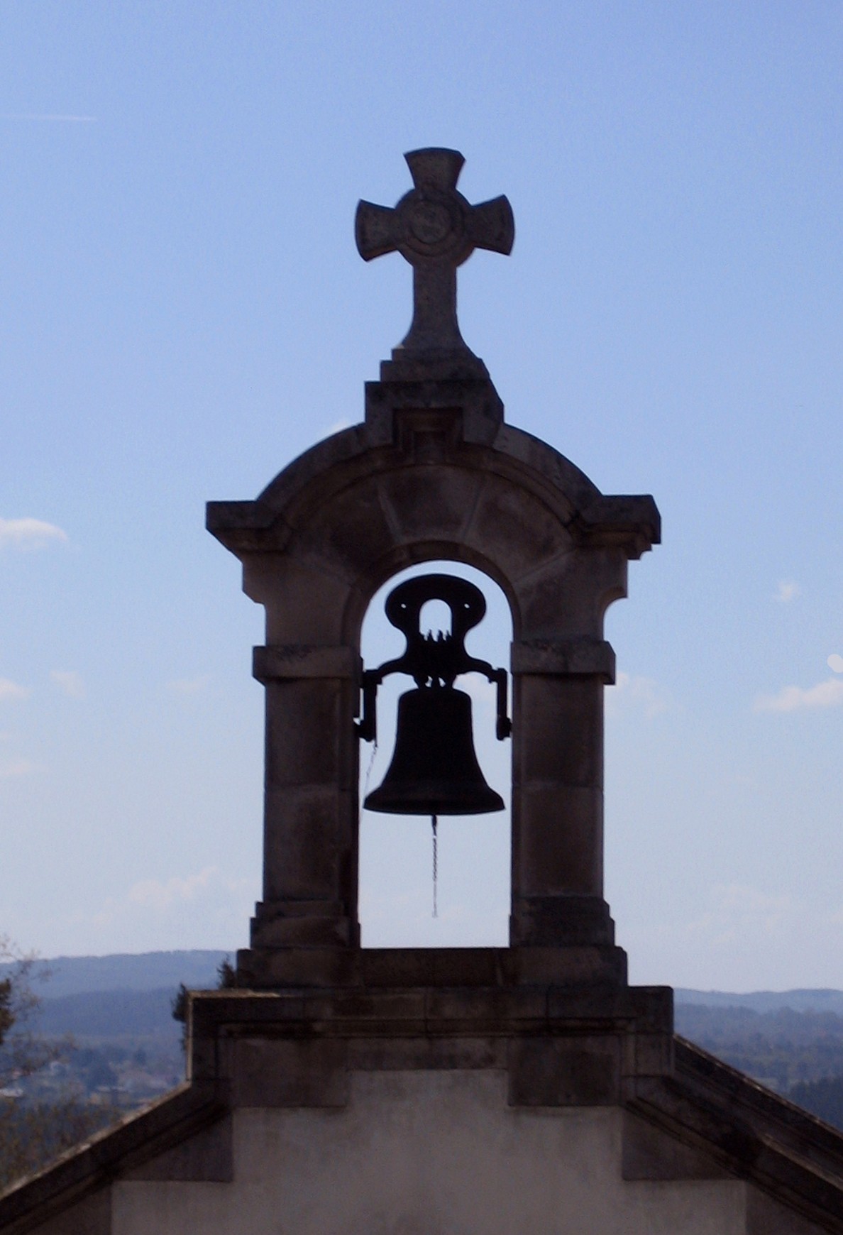 Symbole des Christentums, Kreuz und Glocke, Foto: Kurt Kramer