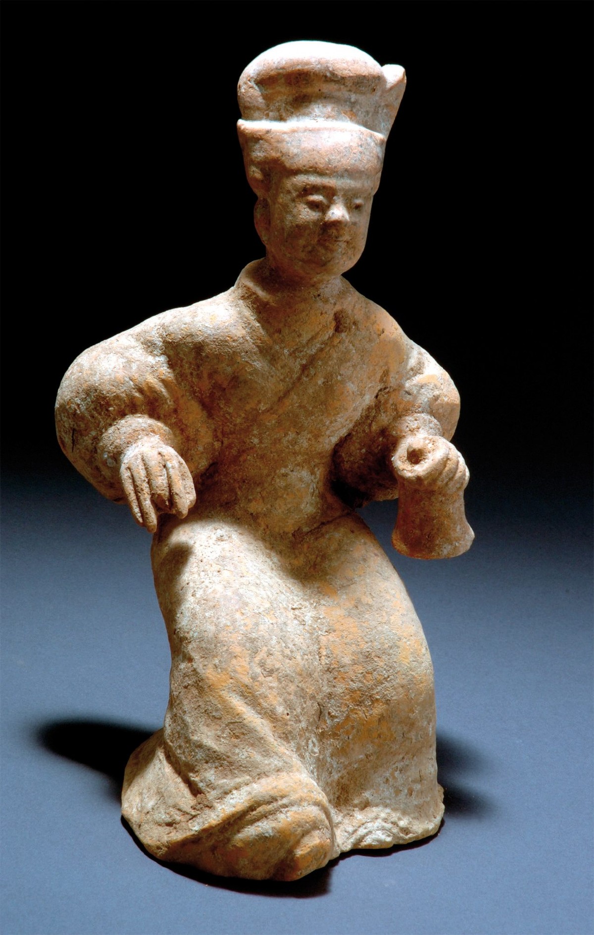 Tänzerin mit Glocke, war eine sehr beliebte Grabbeigabe. Sichuan, Südchina, um 200 n.Chr.