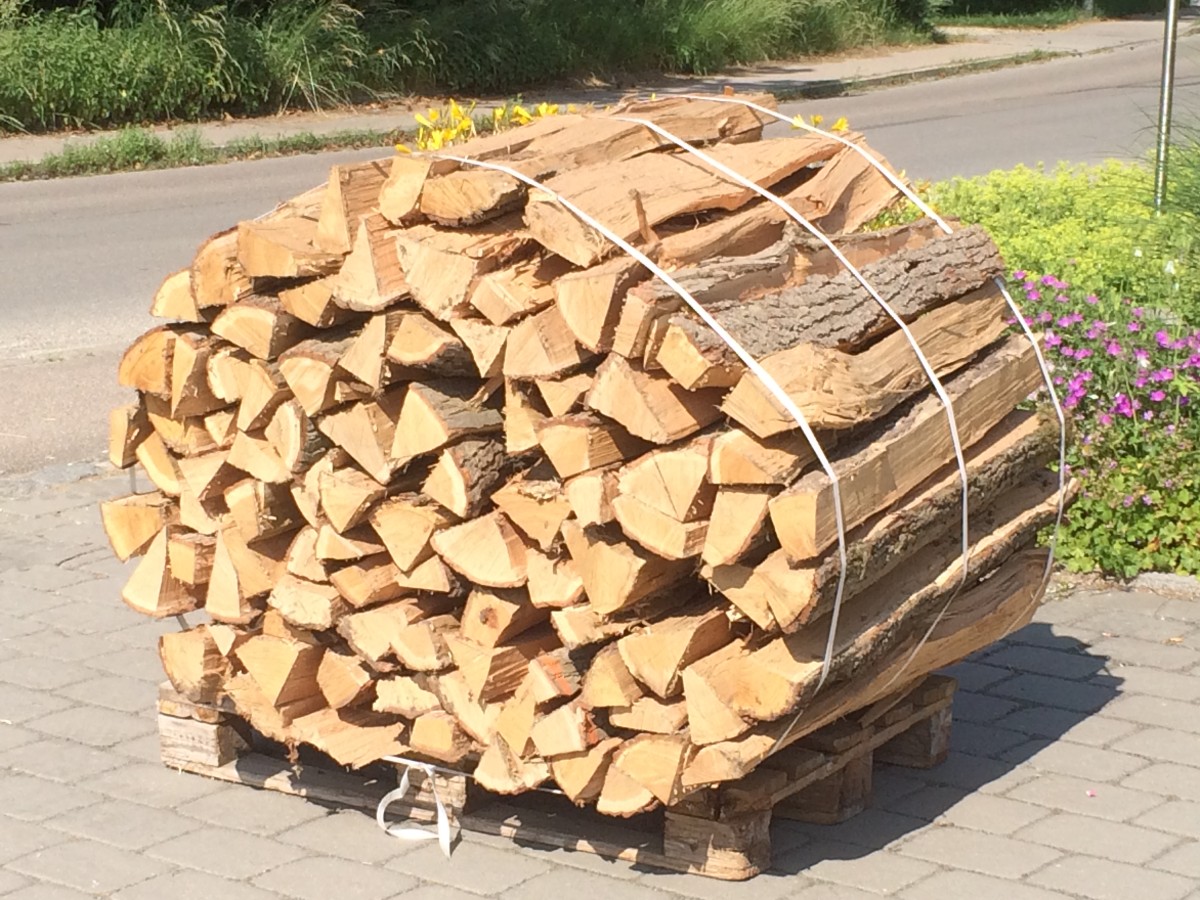 Holz gespalten gebündelt Ster Raummeter RM