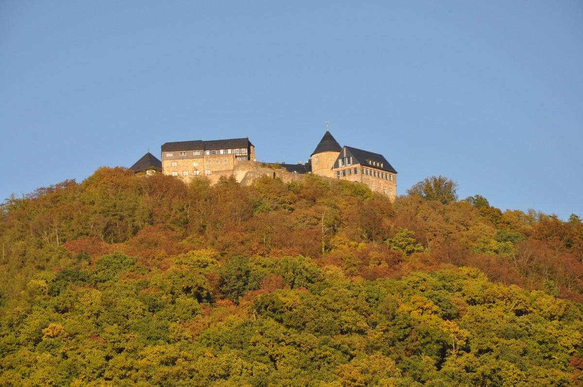 Schloss Waldeck mit Herbstwald