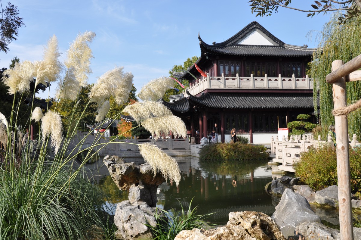 Luisenpark, Chinesisches Teehaus mit Gras