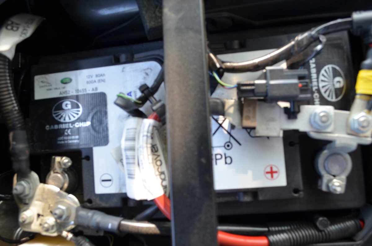 Beispiel: EMF Entstörung einer Fahrzeugbatterie, Pkw - Batterie