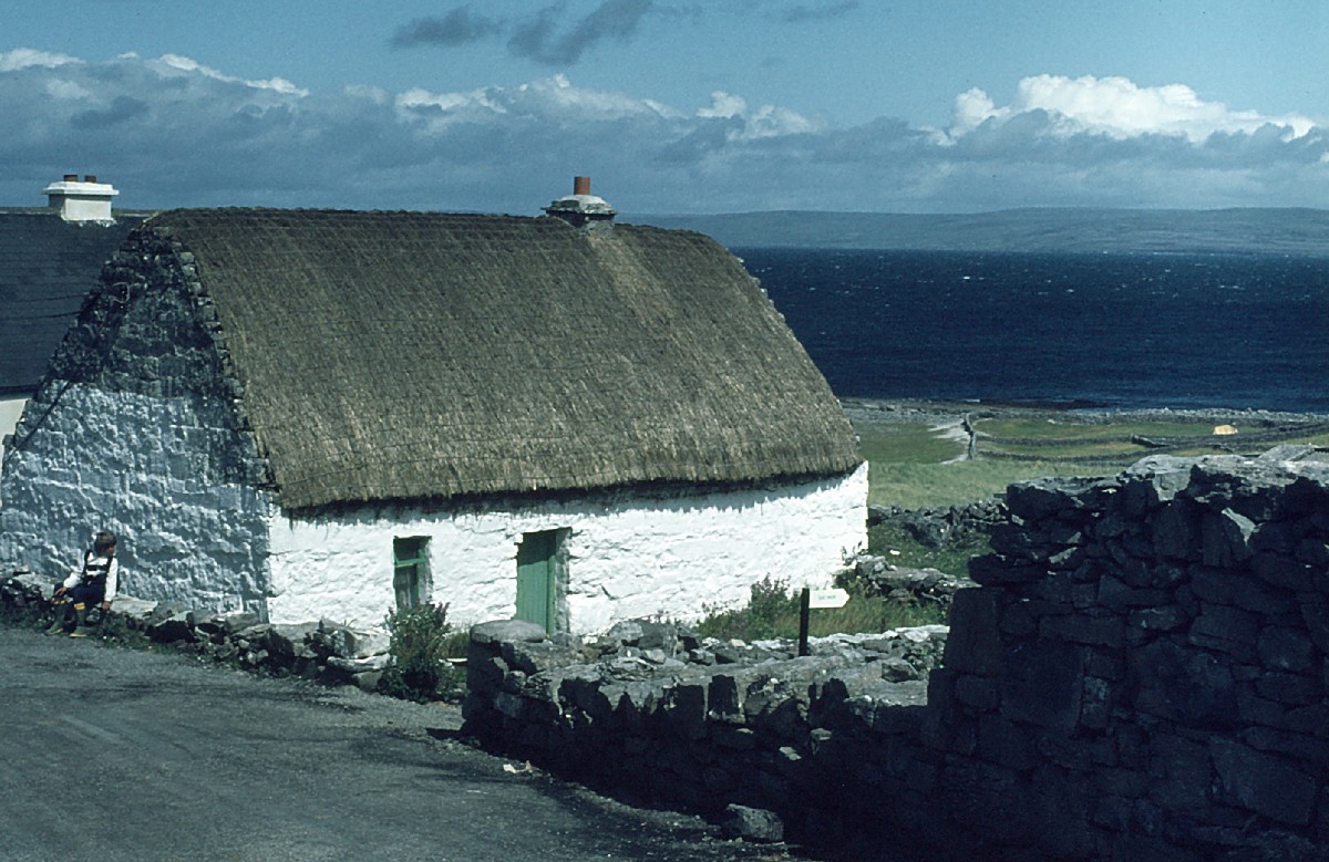 Inisheer, Aran Islands, strohgedecktes Haus