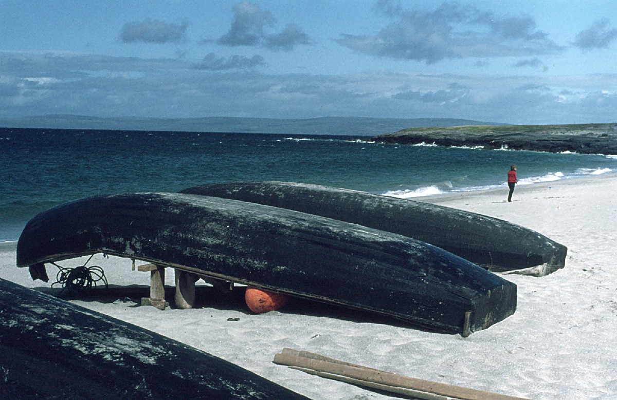 Inisheer, Aran Islands, Boote am Strand