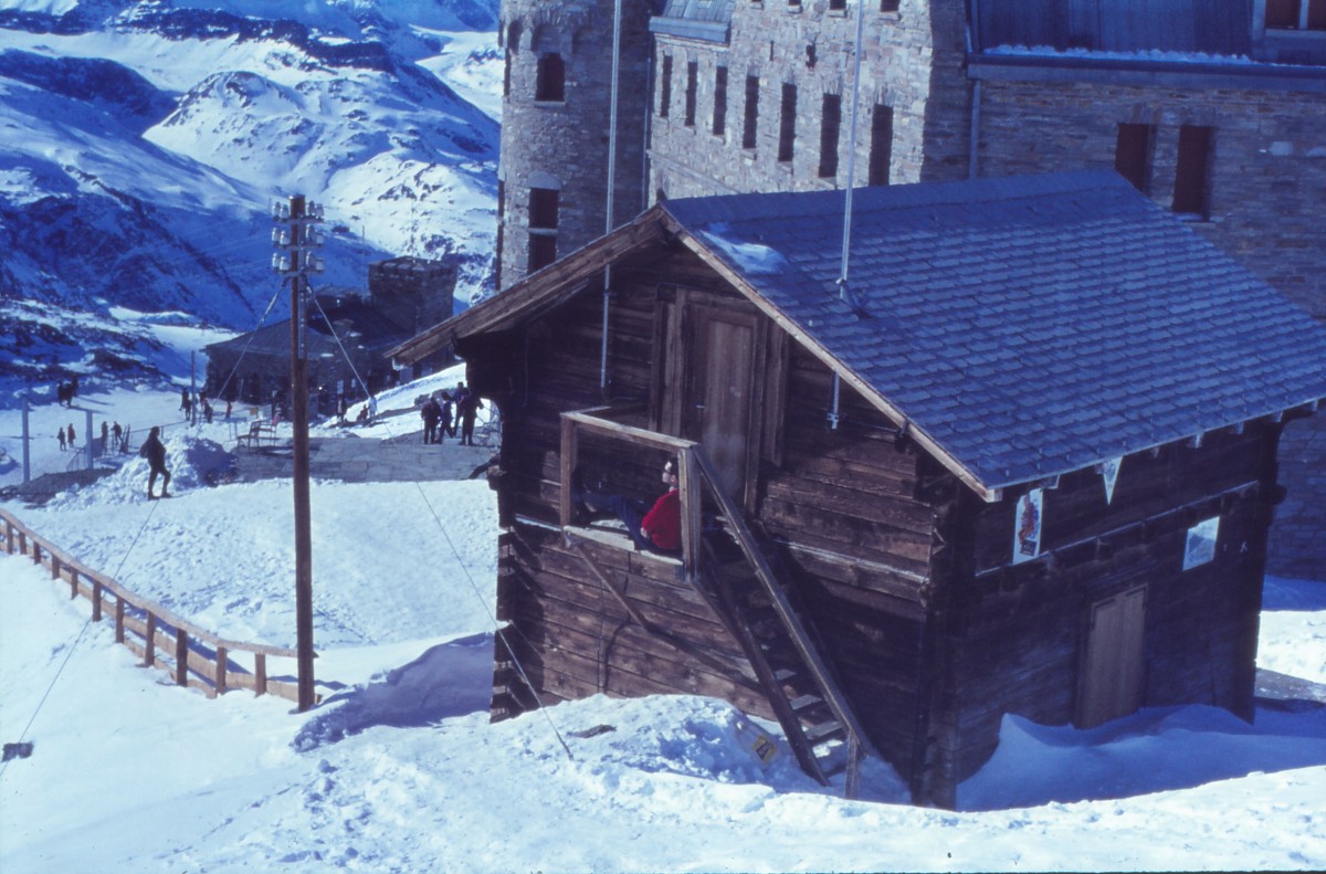 Zermatt, Gornergrat, Bergstation mit Holzhütte