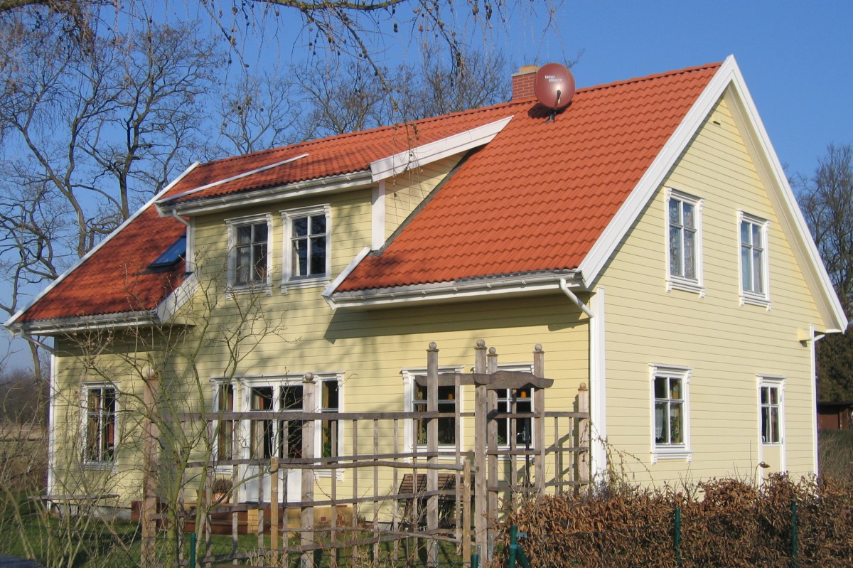 Schwedenhaus-Holzhaus-Dachziegel-Dachsteine-01
