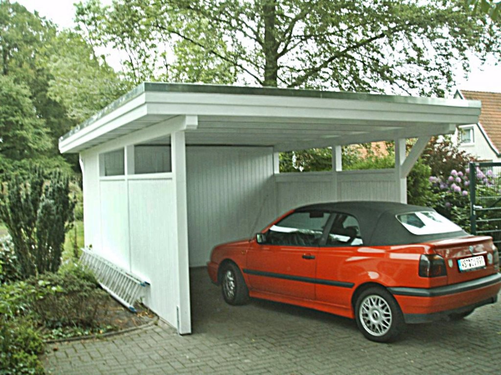 Carport mit Flachdach und Geräteraum 